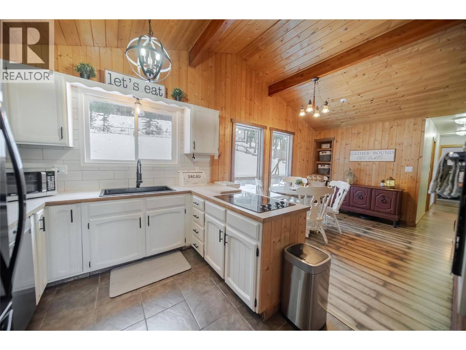 8796 Colony Road, Wardner, British Columbia  V0B 2J0 - Photo 4 - 10375208