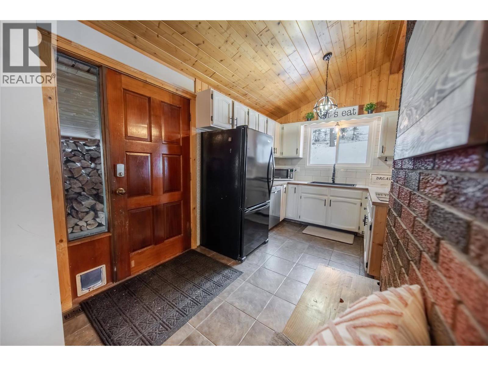 8796 Colony Road, Wardner, British Columbia  V0B 2J0 - Photo 12 - 10375208