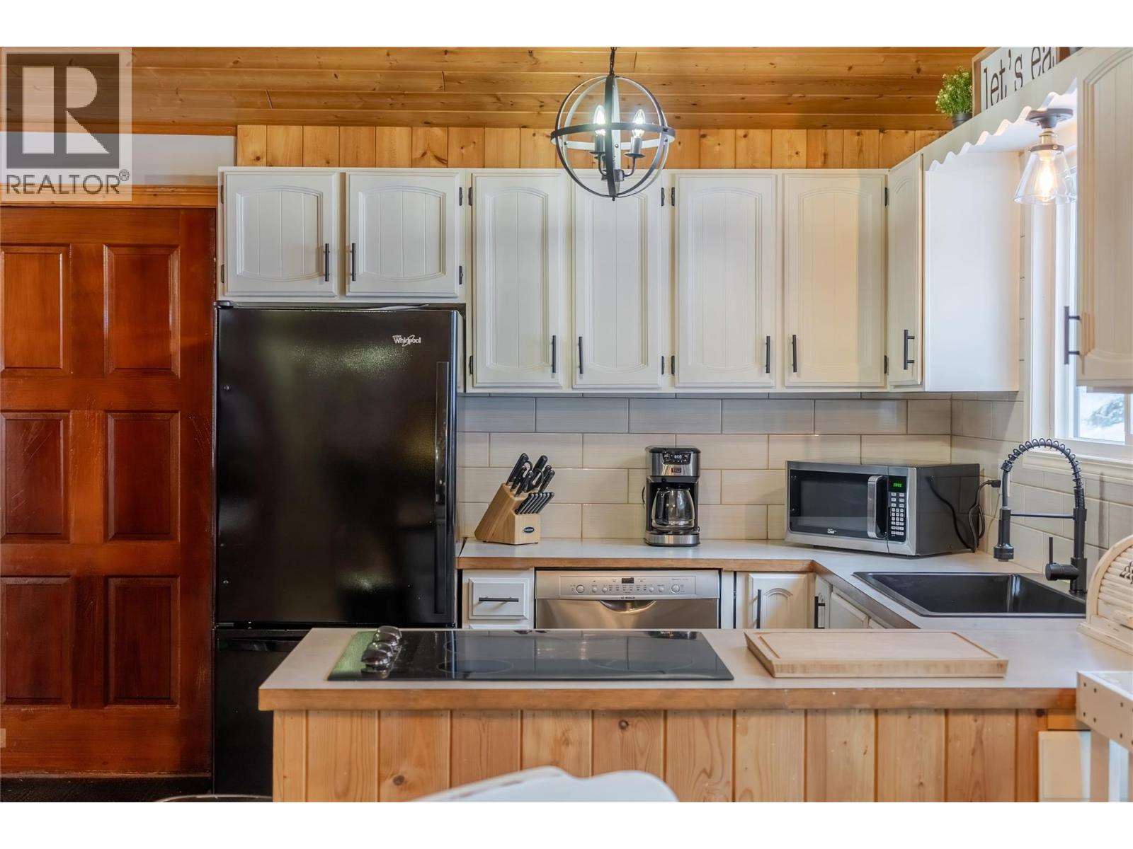 8796 Colony Road, Wardner, British Columbia  V0B 2J0 - Photo 9 - 10375208