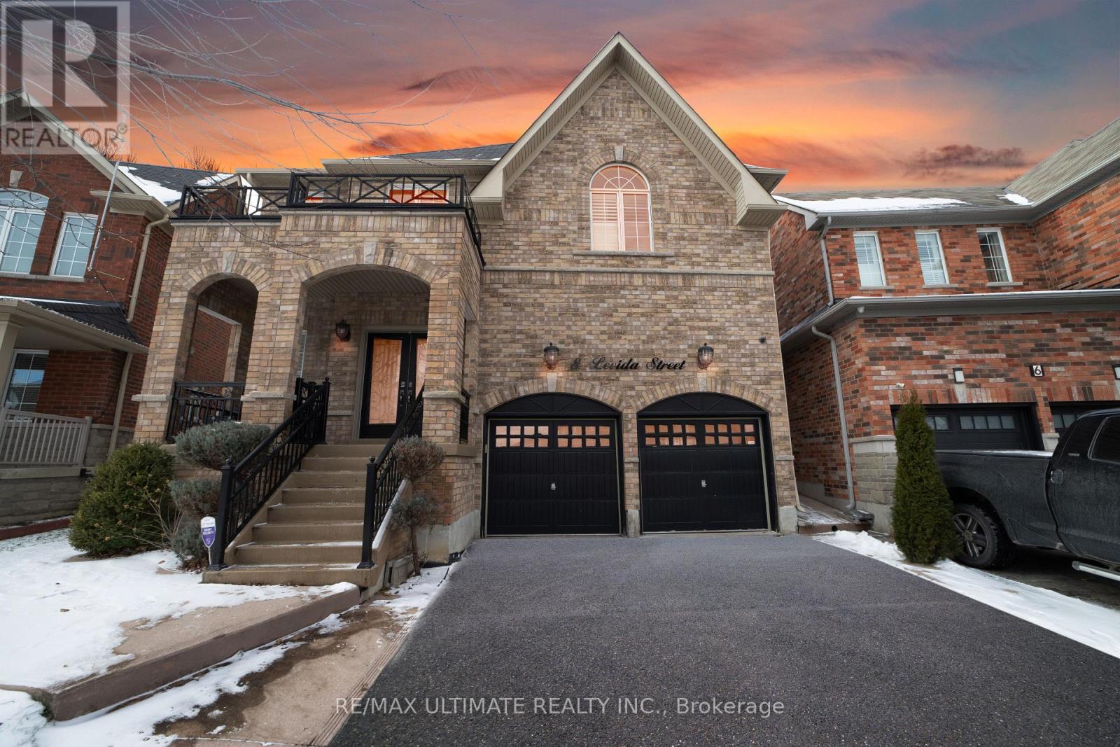 8 Levida Street, Brampton, Ontario  L6P 3A9 - Photo 2 - W12613784