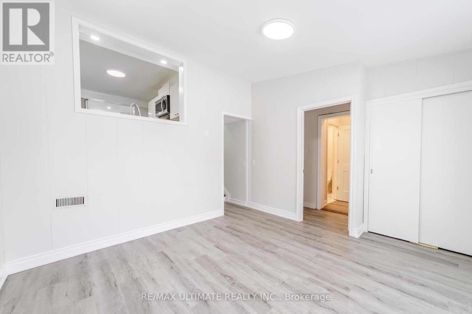 102 Aura Lea Boulevard, Toronto, Ontario  M9M 1K5 - Photo 14 - W12669332