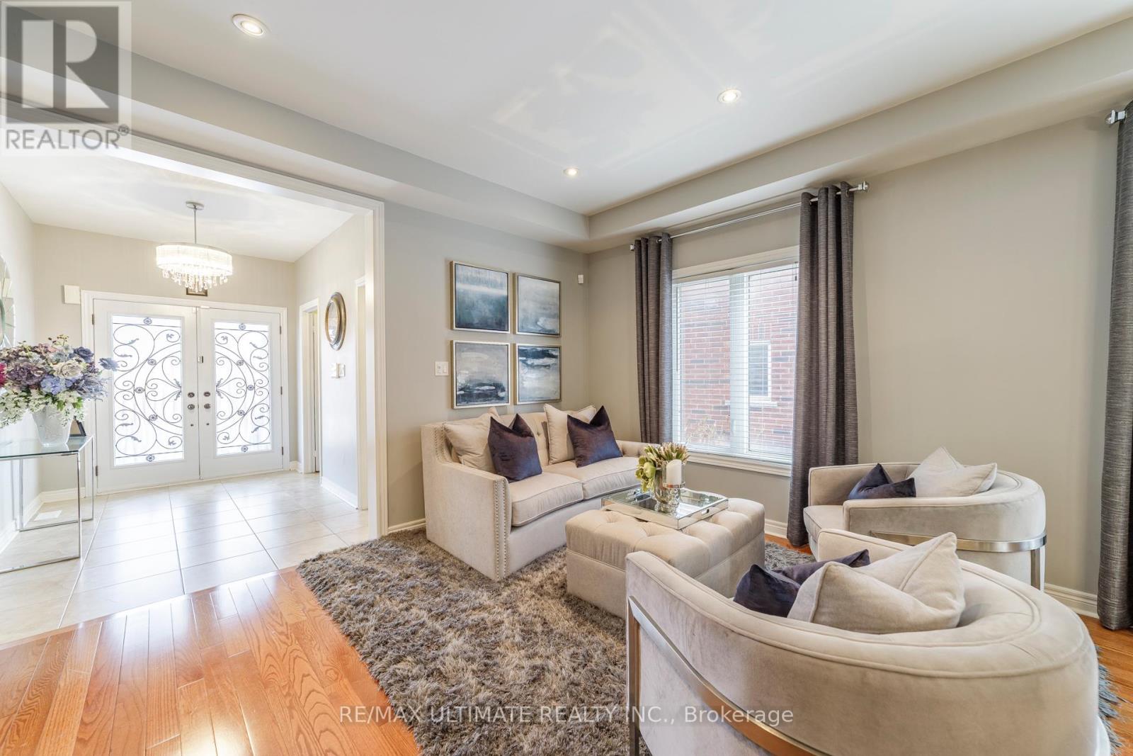 8 Levida Street, Brampton, Ontario  L6P 3A9 - Photo 7 - W12613784