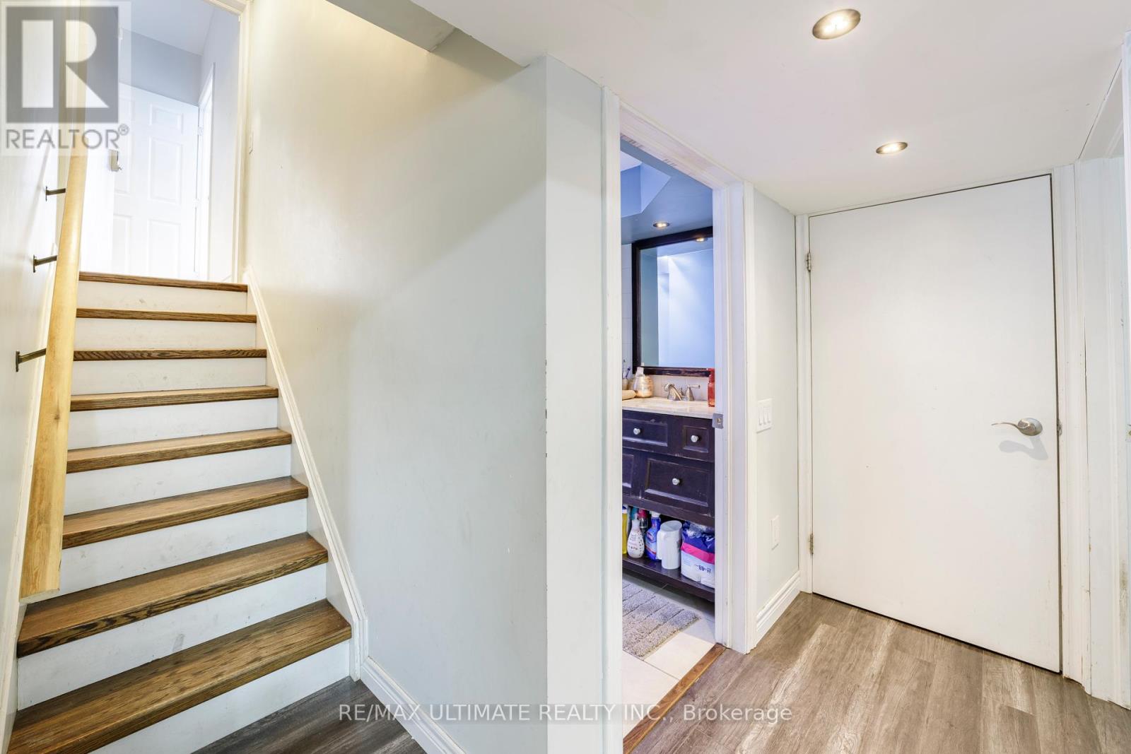 102 Aura Lea Boulevard, Toronto, Ontario  M9M 1K5 - Photo 28 - W12669332