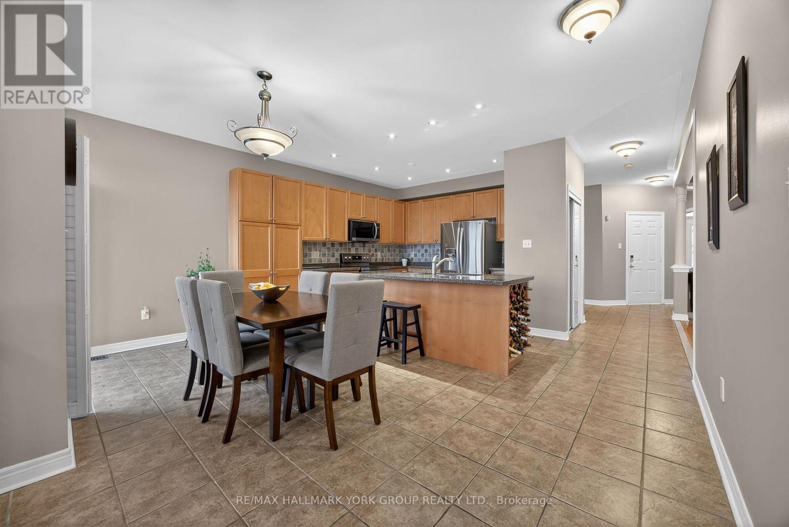 99 Barberry Crescent, Richmond Hill, Ontario  L4E 4S5 - Photo 9 - N12766956