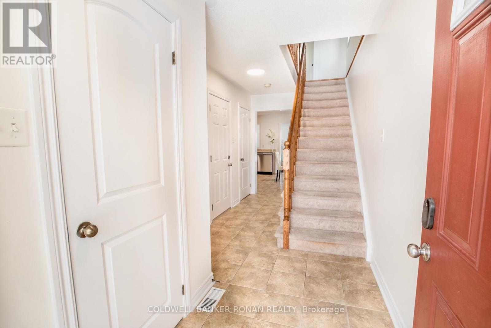 115 Banting Crescent, Essa, Ontario  L0M 1B6 - Photo 5 - N12766972
