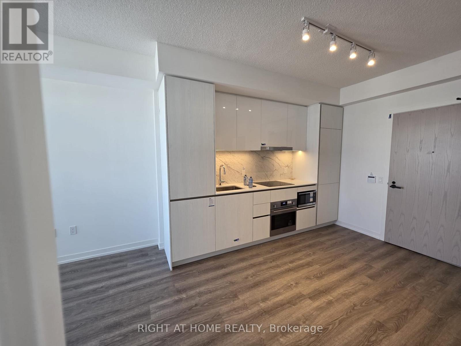 5603 - 8 Interchange Way, Vaughan, Ontario  L4K 0R2 - Photo 2 - N12766990