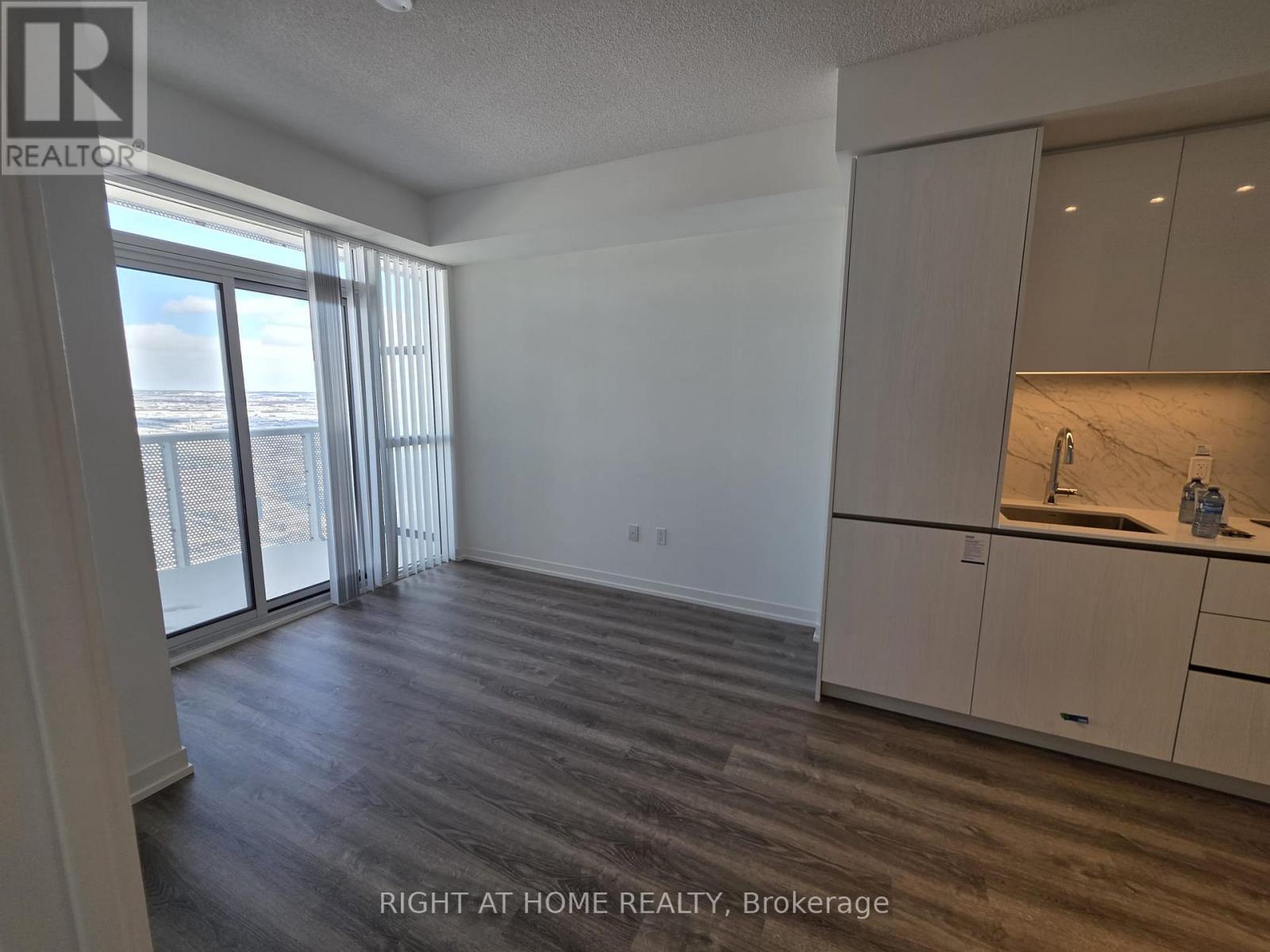 5603 - 8 Interchange Way, Vaughan, Ontario  L4K 0R2 - Photo 3 - N12766990