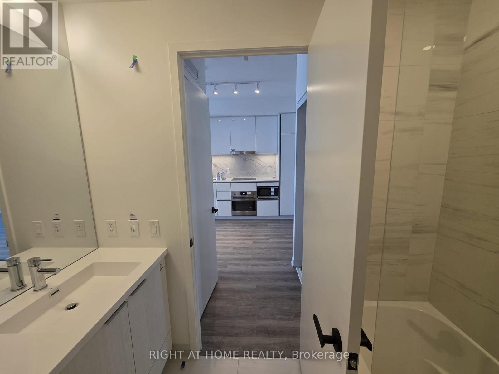 5603 - 8 Interchange Way, Vaughan, Ontario  L4K 0R2 - Photo 7 - N12766990