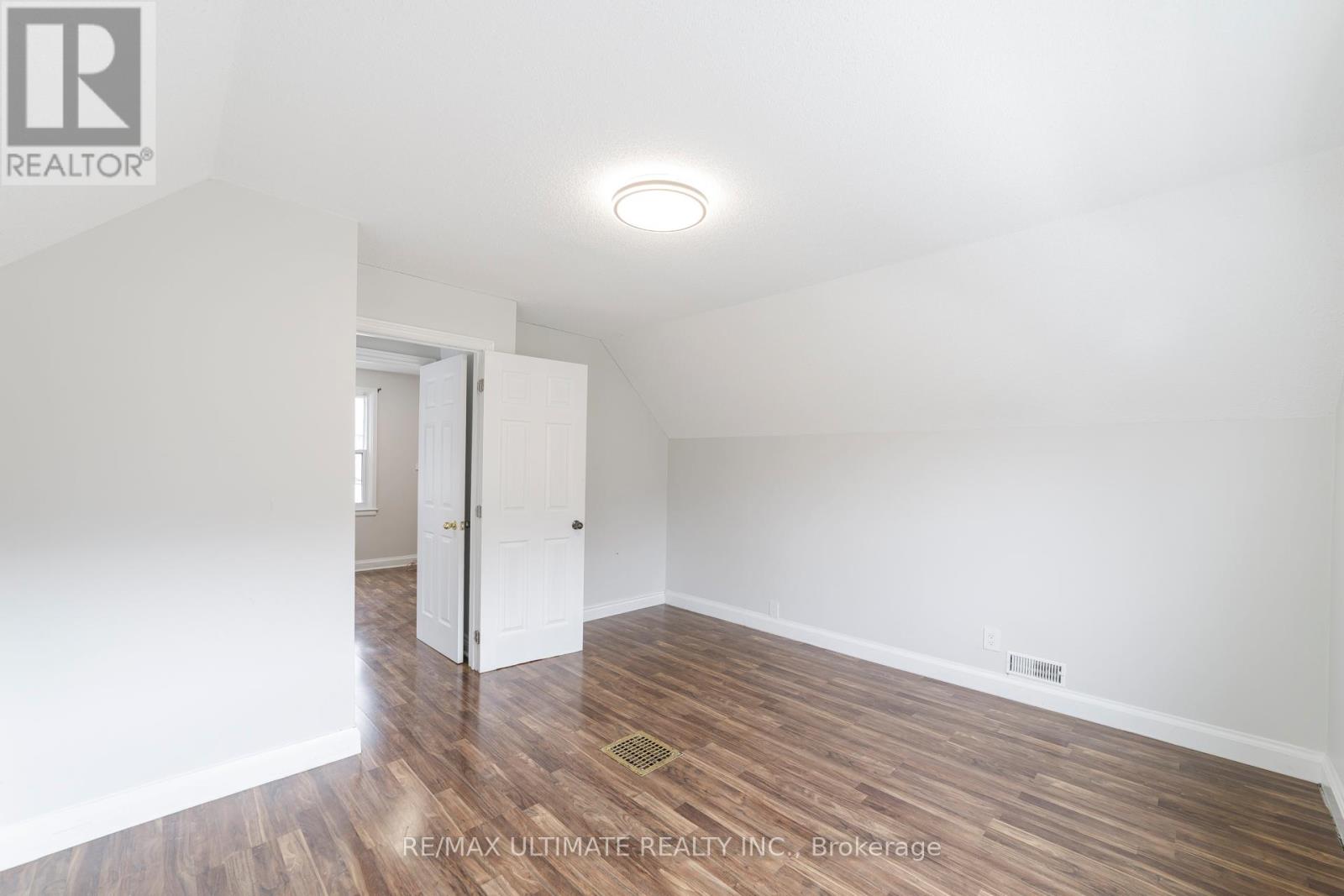 102 Aura Lea Boulevard, Toronto, Ontario  M9M 1K5 - Photo 26 - W12669332