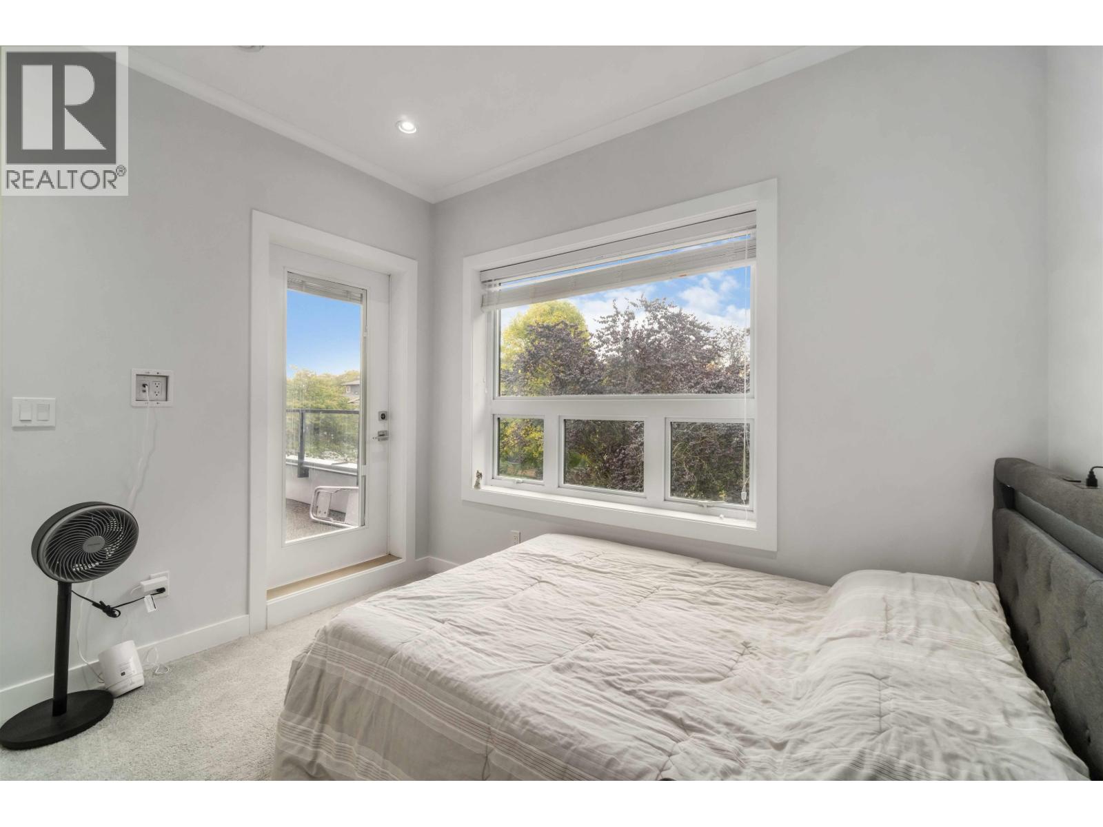 2575 & 2577 Parker Street, Vancouver, British Columbia  V5K 2T2 - Photo 2 - R3087384