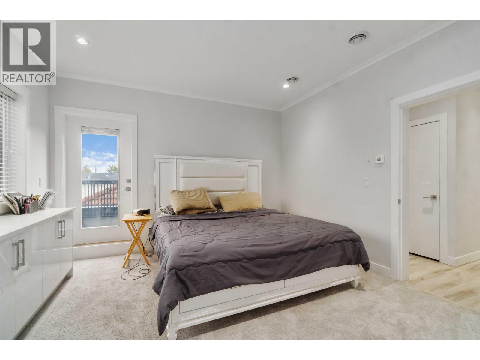 2575 & 2577 Parker Street, Vancouver, British Columbia  V5K 2T2 - Photo 9 - R3087384