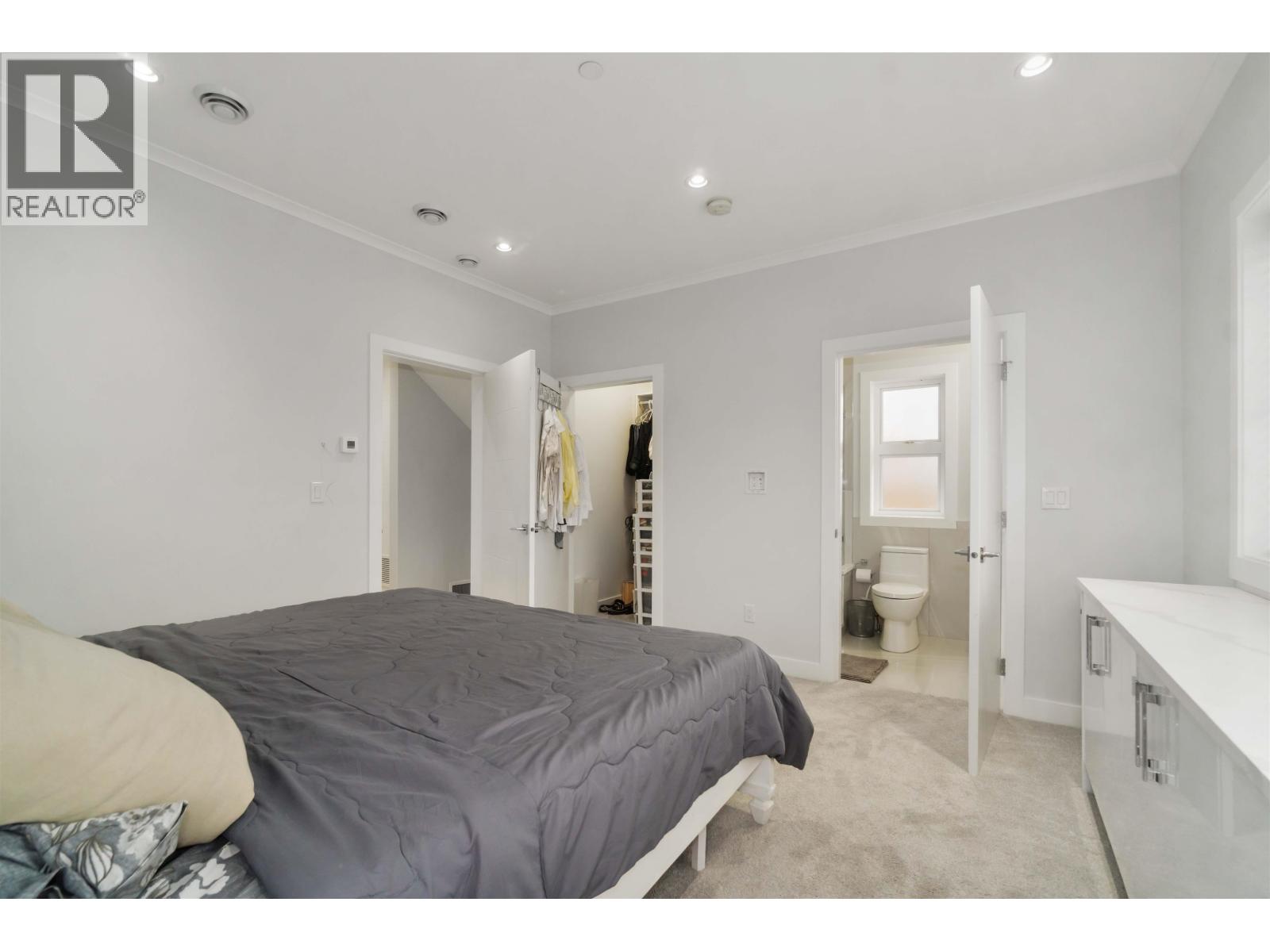 2575 & 2577 Parker Street, Vancouver, British Columbia  V5K 2T2 - Photo 8 - R3087384