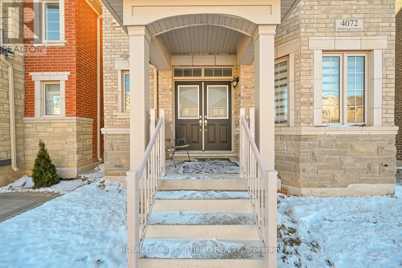 4072 Hillsborough Crescent, Oakville, Ontario  L6H 3P8 - Photo 3 - W12766924