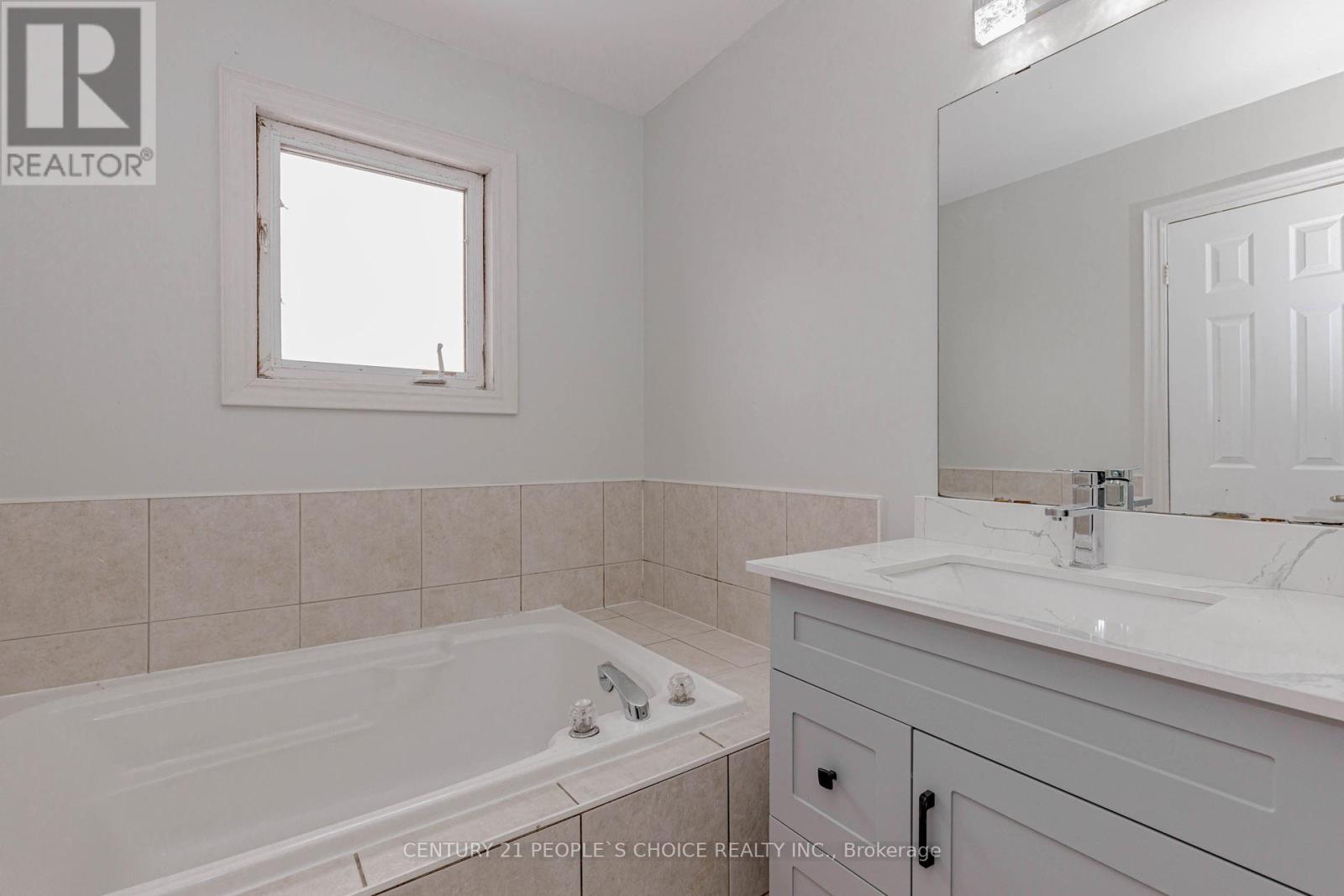Main - 5844 Gant Crescent, Mississauga, Ontario  L5V 2T5 - Photo 33 - W12766942