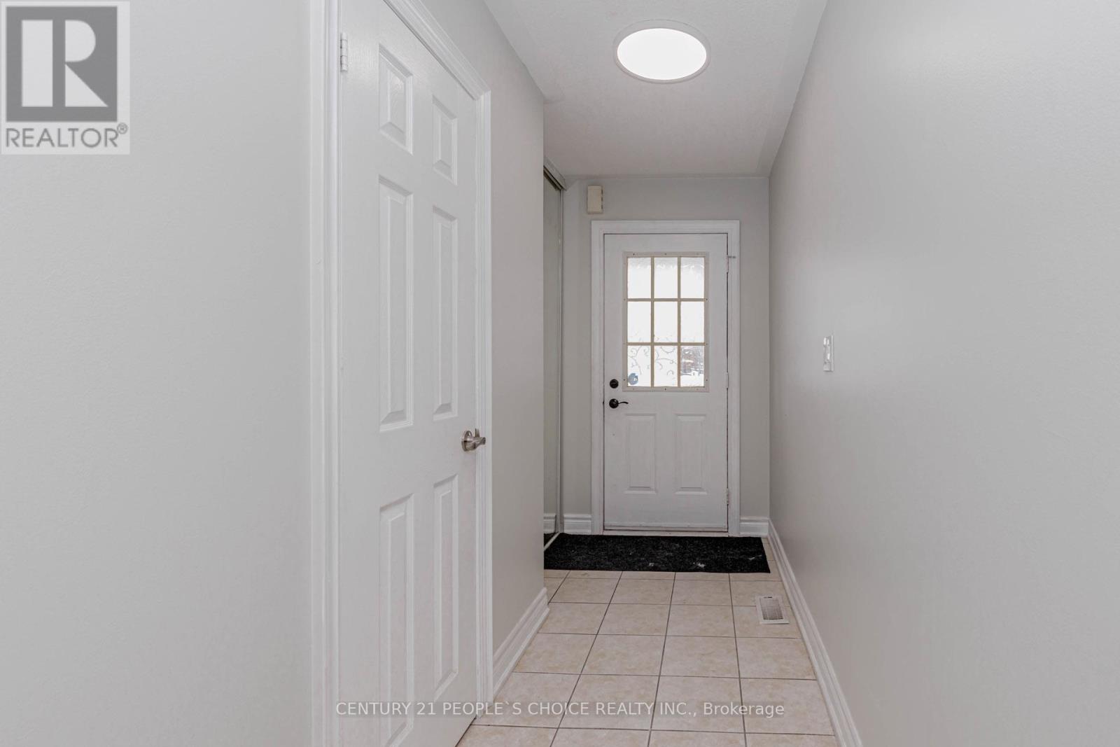 Main - 5844 Gant Crescent, Mississauga, Ontario  L5V 2T5 - Photo 5 - W12766942