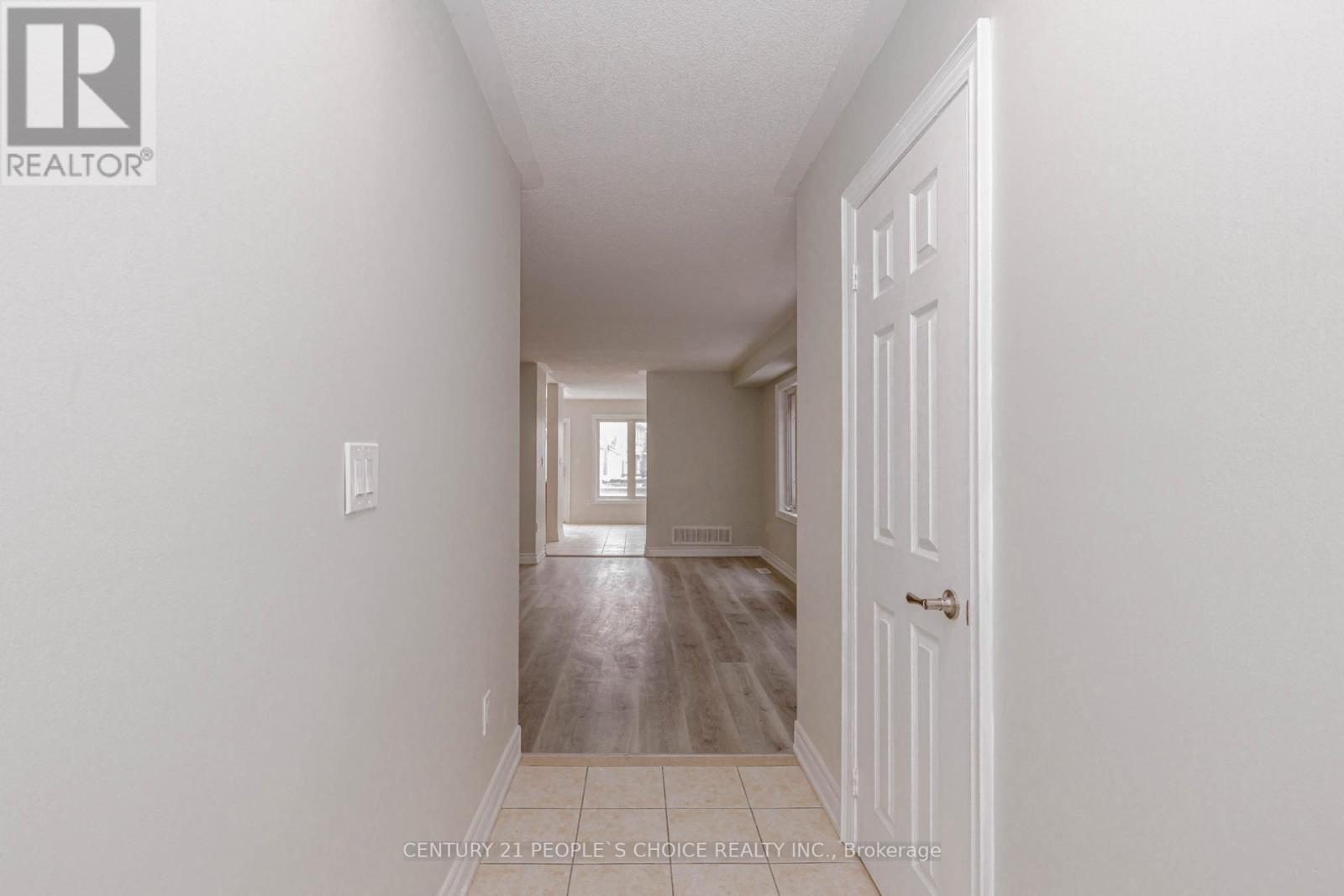 Main - 5844 Gant Crescent, Mississauga, Ontario  L5V 2T5 - Photo 6 - W12766942