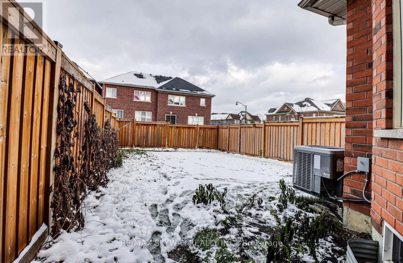 25 Zamek Street, Brampton, Ontario  L6R 3V3 - Photo 14 - W12766960