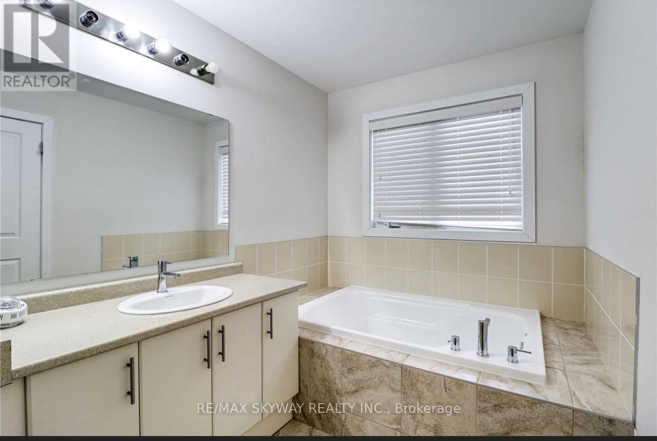 25 Zamek Street, Brampton, Ontario  L6R 3V3 - Photo 15 - W12766960