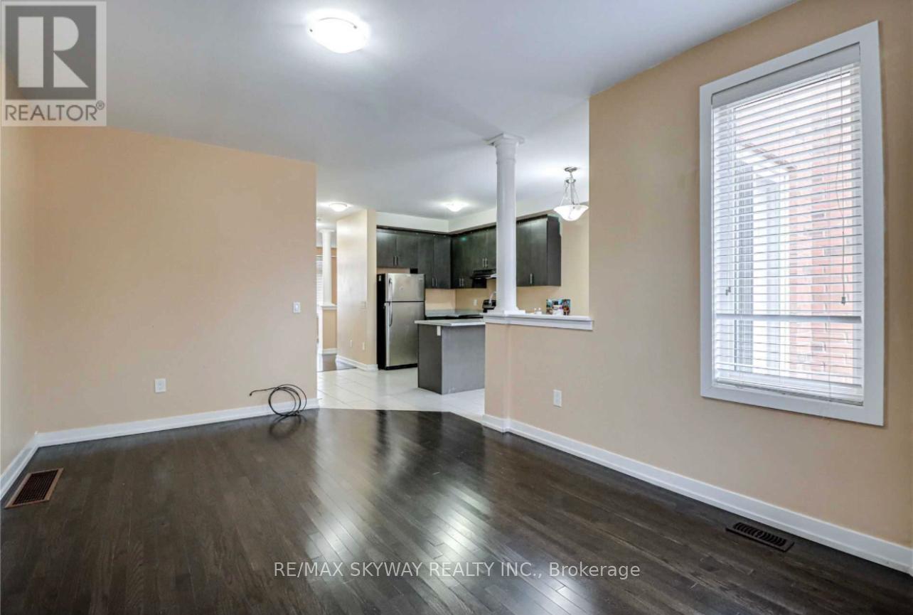 25 Zamek Street, Brampton, Ontario  L6R 3V3 - Photo 6 - W12766960