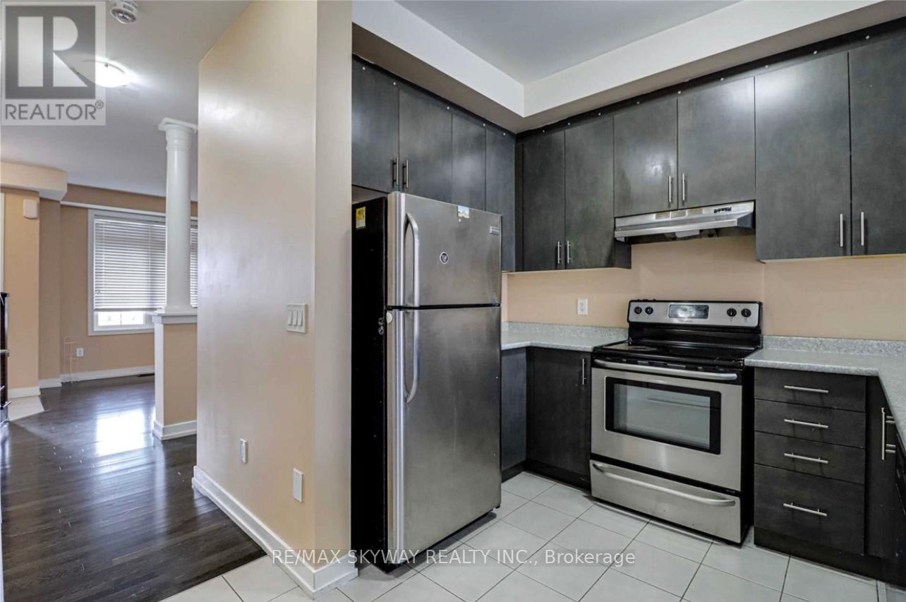 25 Zamek Street, Brampton, Ontario  L6R 3V3 - Photo 7 - W12766960