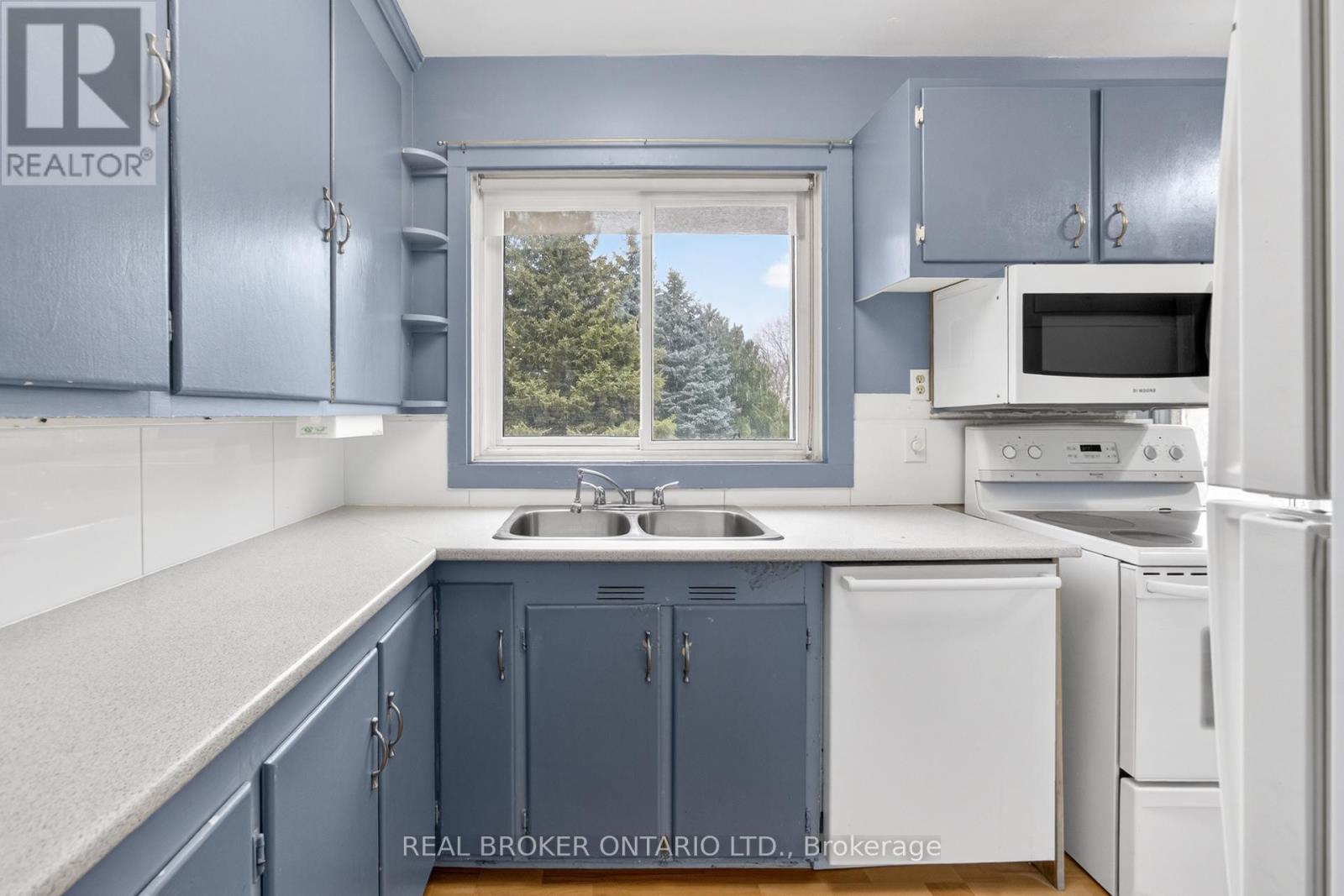 2585 Lakeshore Boulevard W, Toronto, Ontario  M8V 1G3 - Photo 29 - W12766978