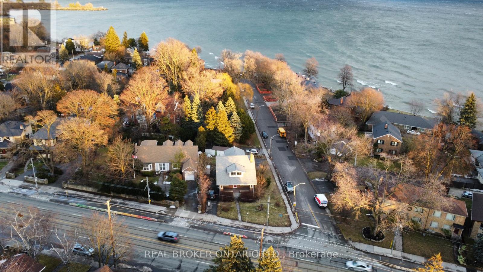 2585 Lakeshore Boulevard W, Toronto, Ontario  M8V 1G3 - Photo 3 - W12766978