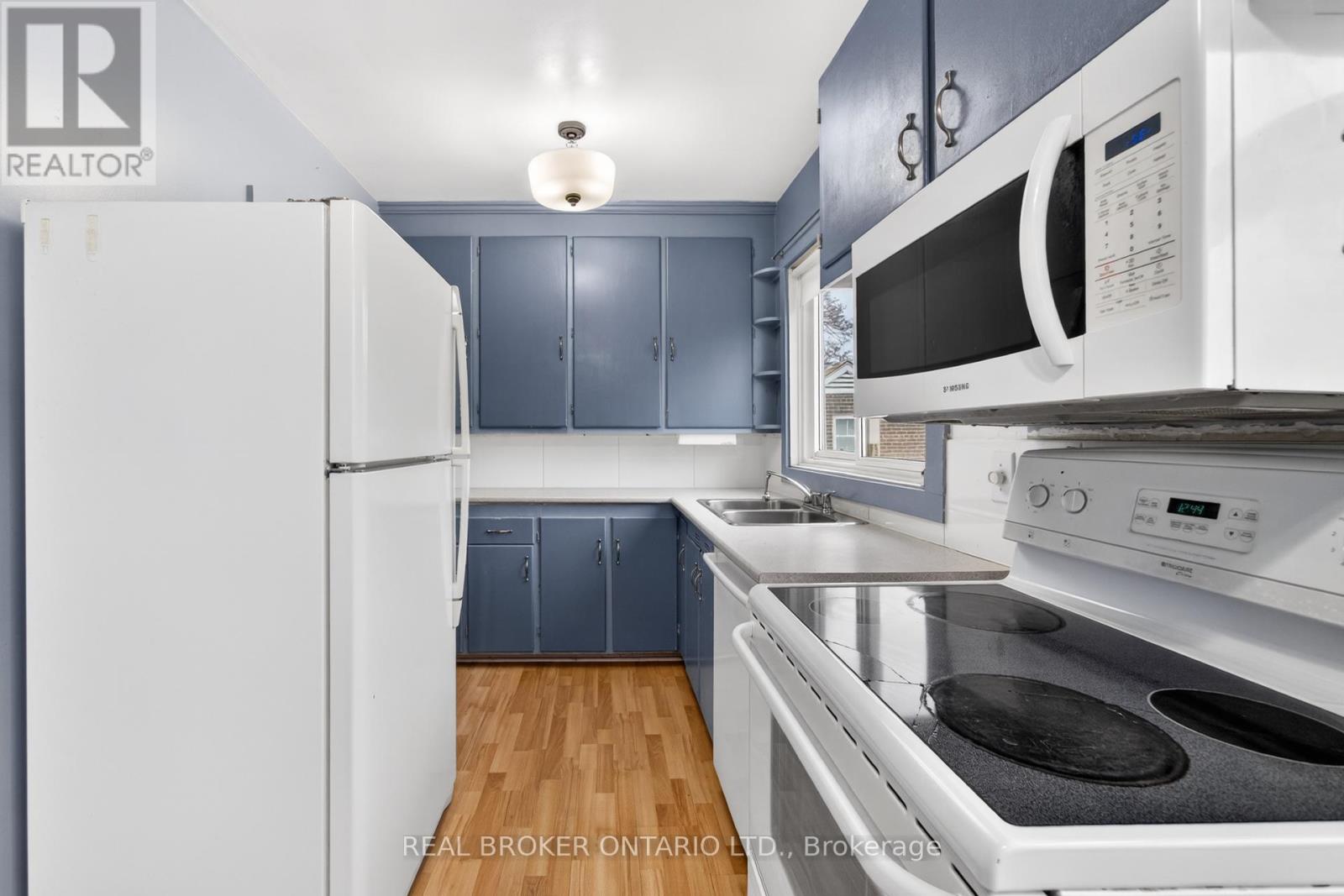 2585 Lakeshore Boulevard W, Toronto, Ontario  M8V 1G3 - Photo 31 - W12766978