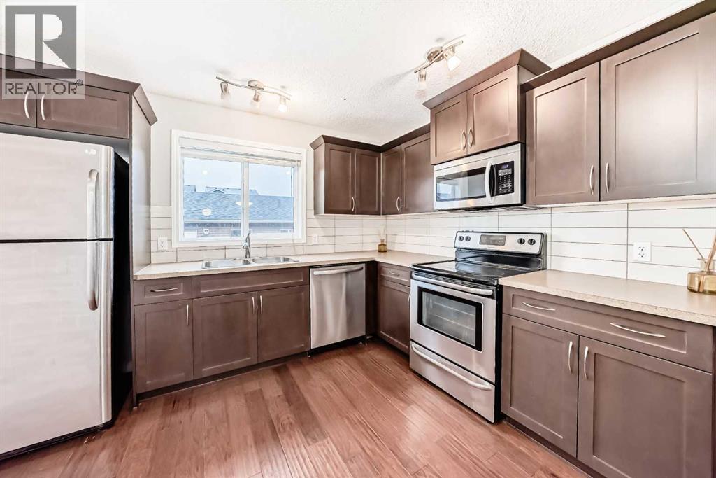 16 Fireside Way, Cochrane, Alberta  t4c 0r1 - Photo 3 - A2271896