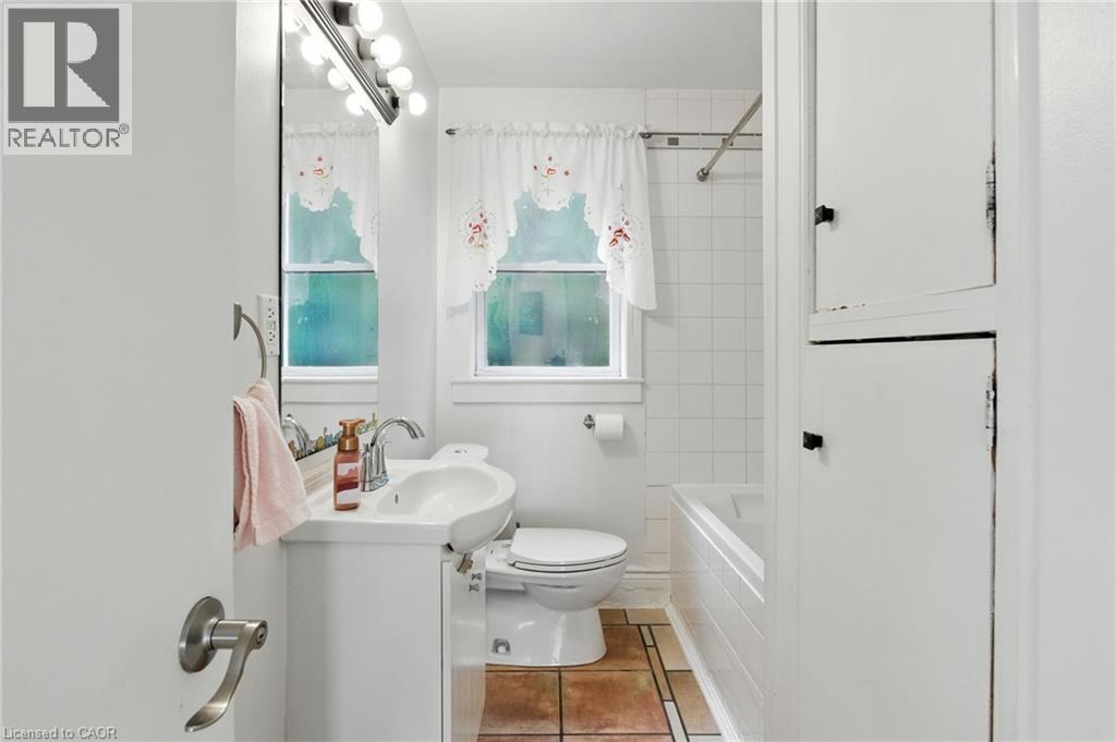 39 Clayburn Avenue, St. Catharines, Ontario  L2P 2T8 - Photo 14 - 40770990