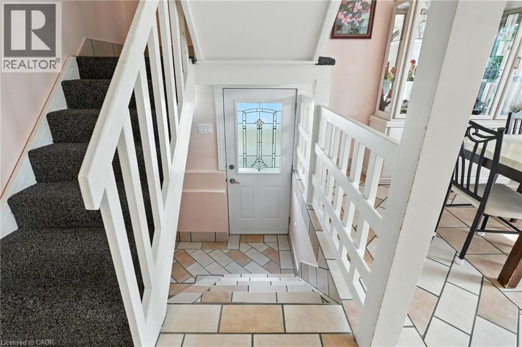 39 Clayburn Avenue, St. Catharines, Ontario  L2P 2T8 - Photo 3 - 40770990