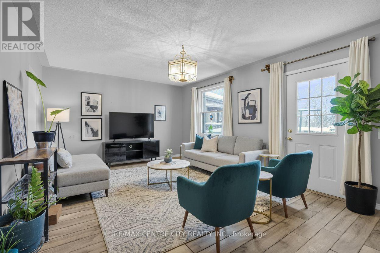 Photo 11 of 33 for 55 Mohegan Crescent