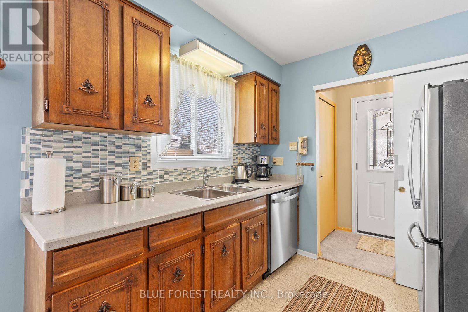 Photo 10 of 42 for 33 Cornell Crescent