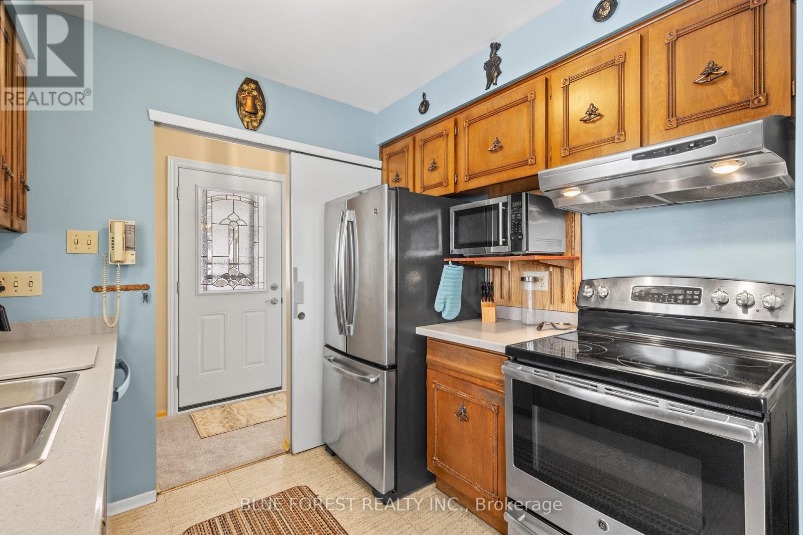 Photo 11 of 42 for 33 Cornell Crescent