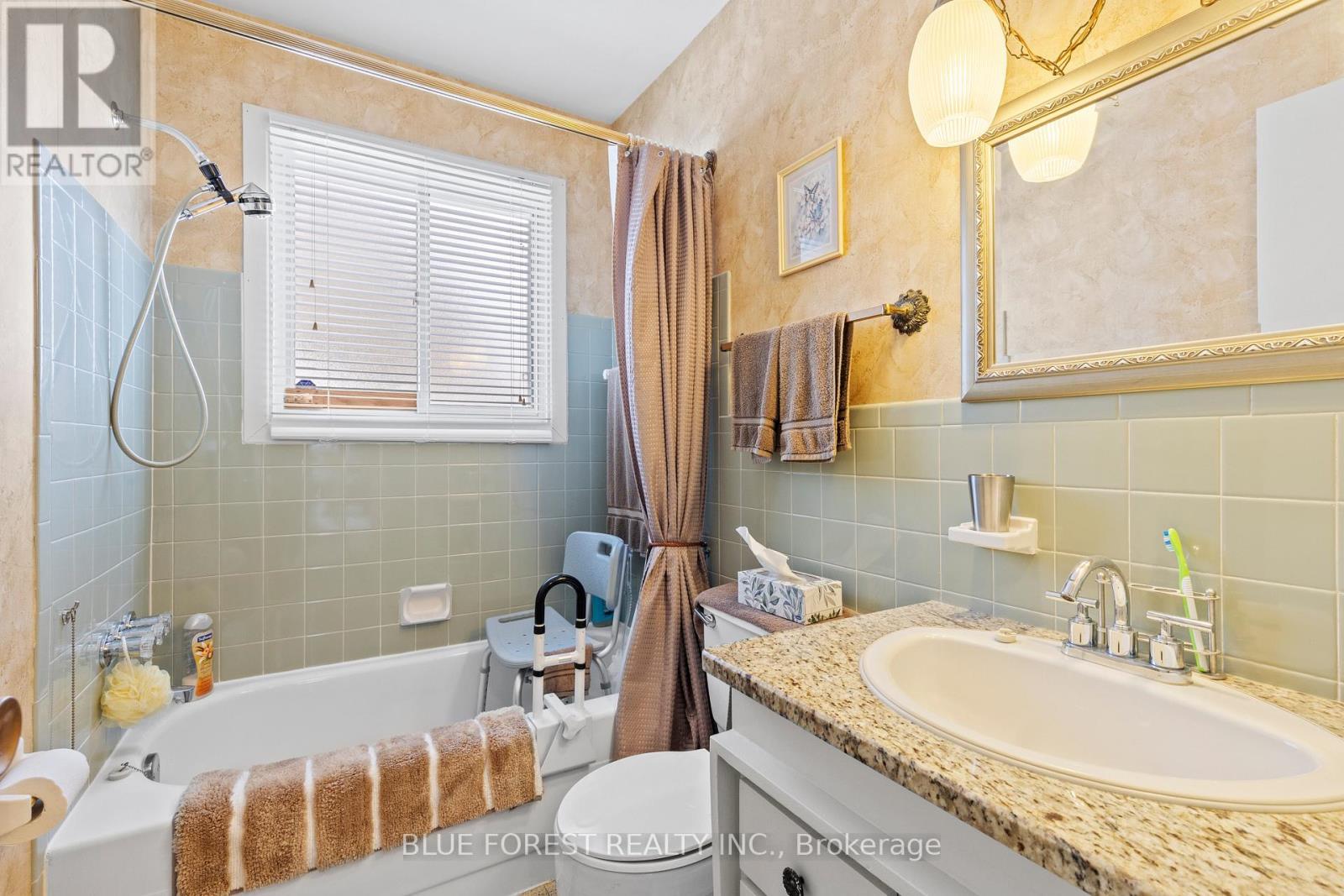 Photo 21 of 42 for 33 Cornell Crescent