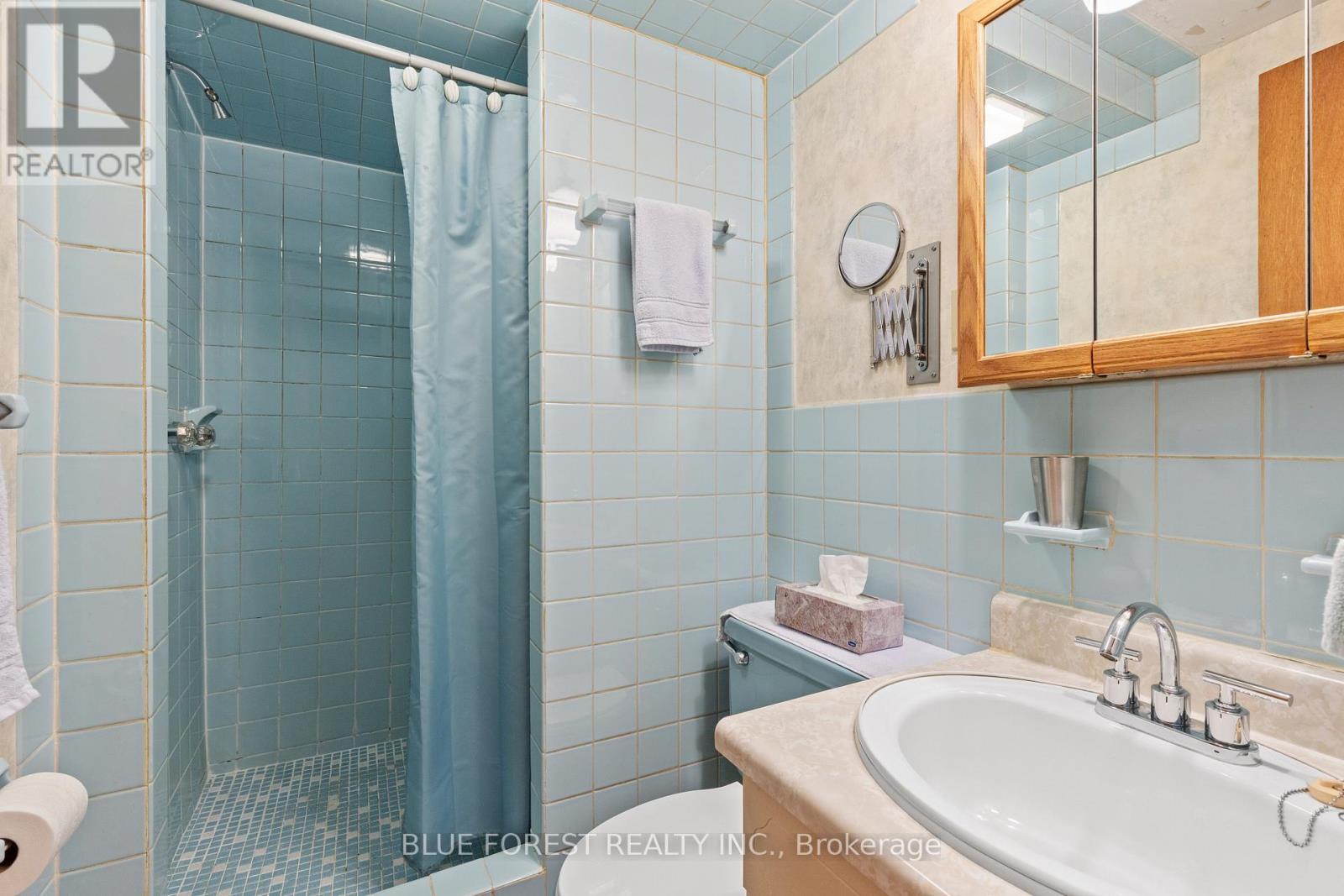 Photo 33 of 42 for 33 Cornell Crescent