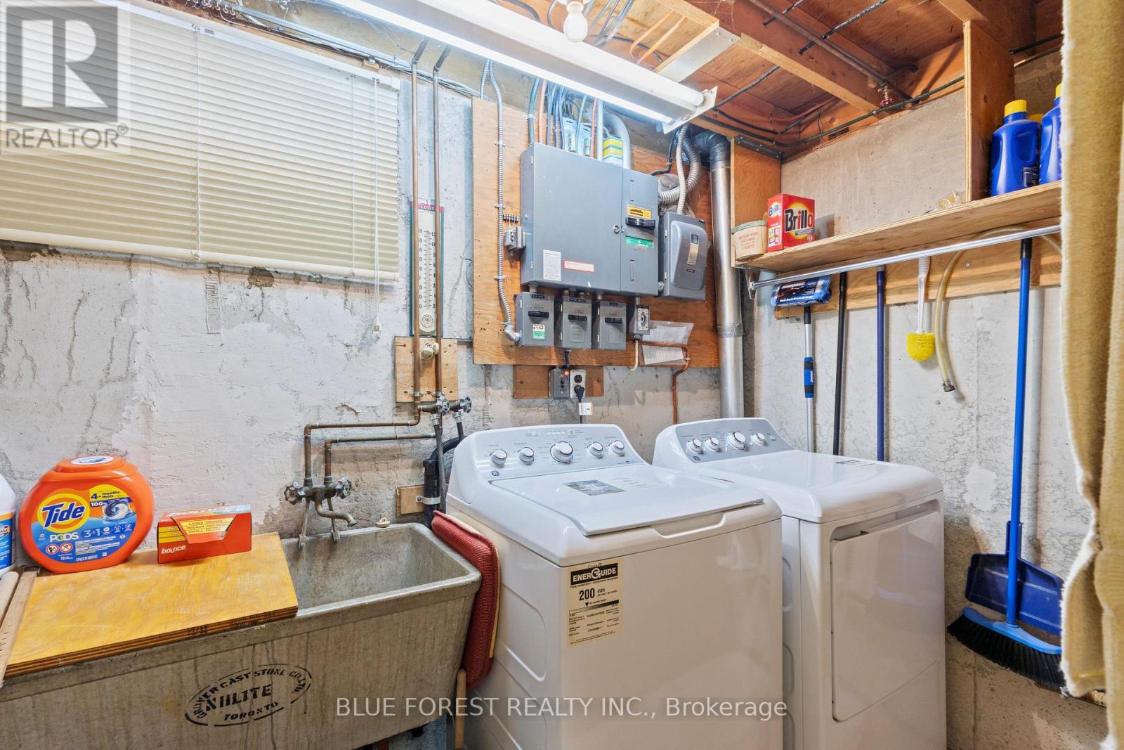 Photo 35 of 42 for 33 Cornell Crescent