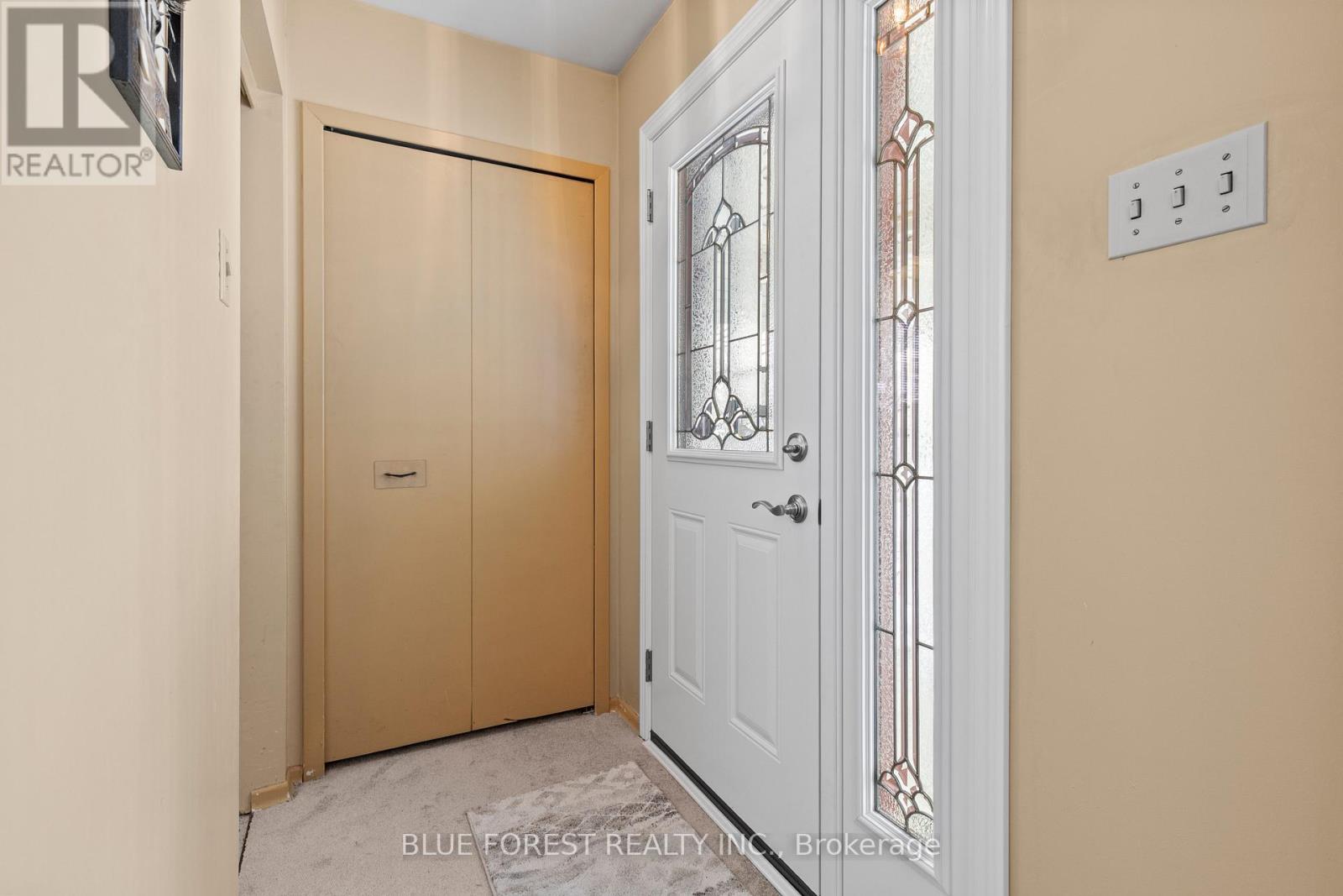 Photo 5 of 42 for 33 Cornell Crescent