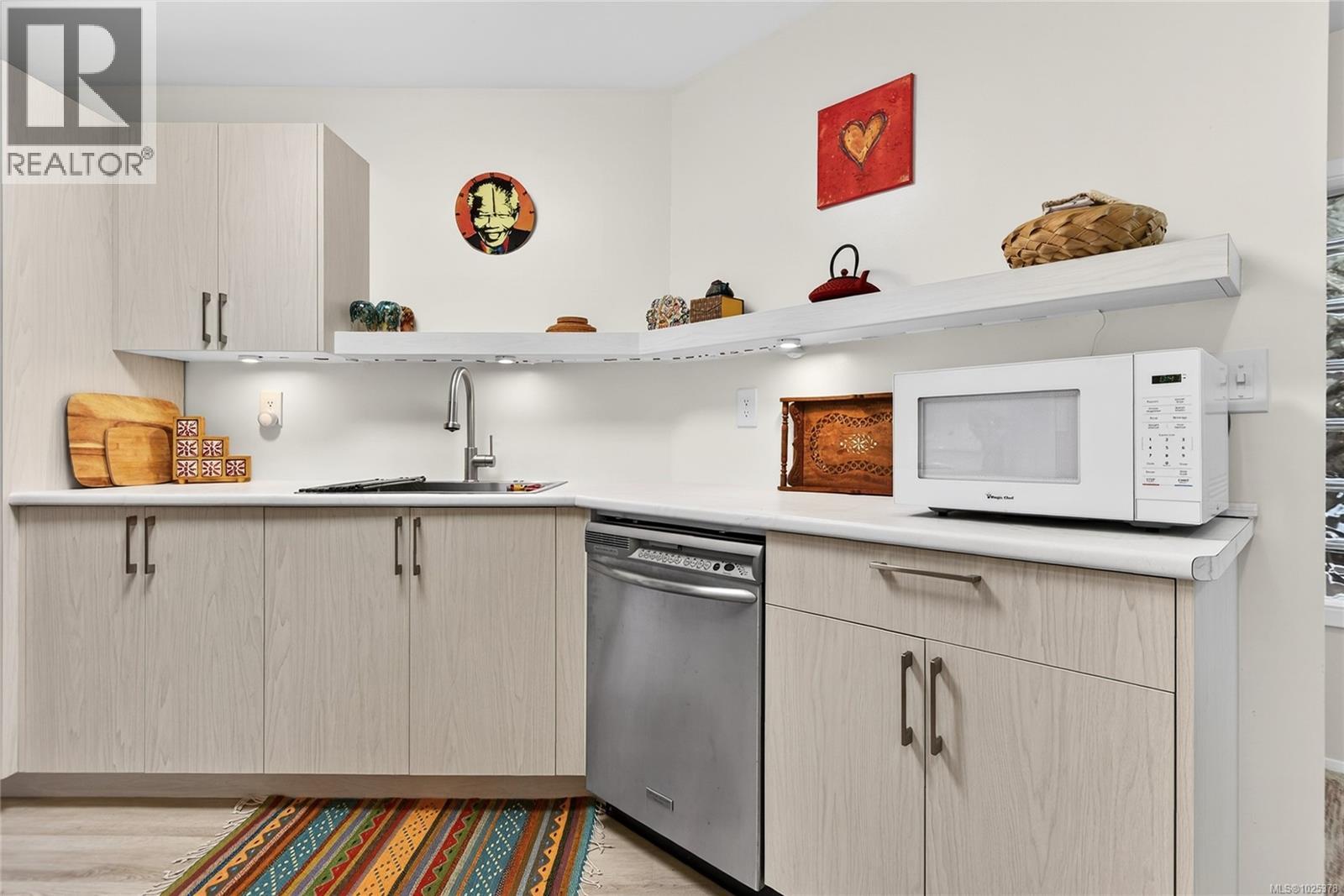 111 2250 Manor Pl, Comox, British Columbia  V9M 1C5 - Photo 2 - 1025378