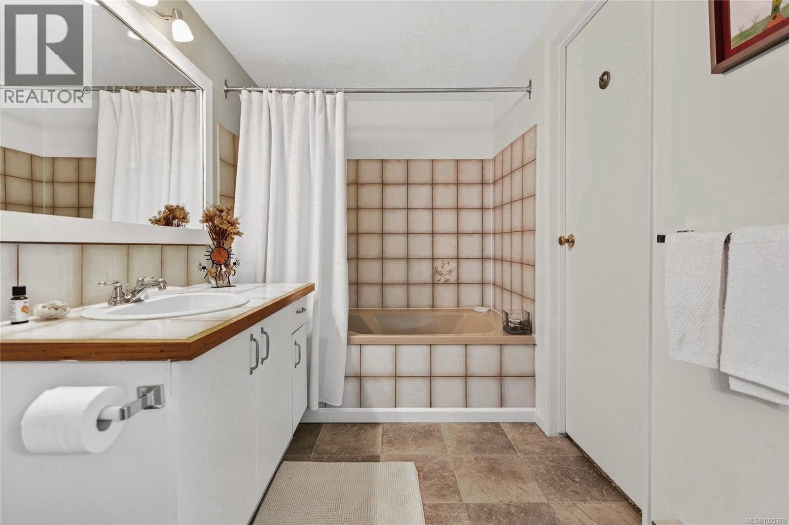 111 2250 Manor Pl, Comox, British Columbia  V9M 1C5 - Photo 40 - 1025378