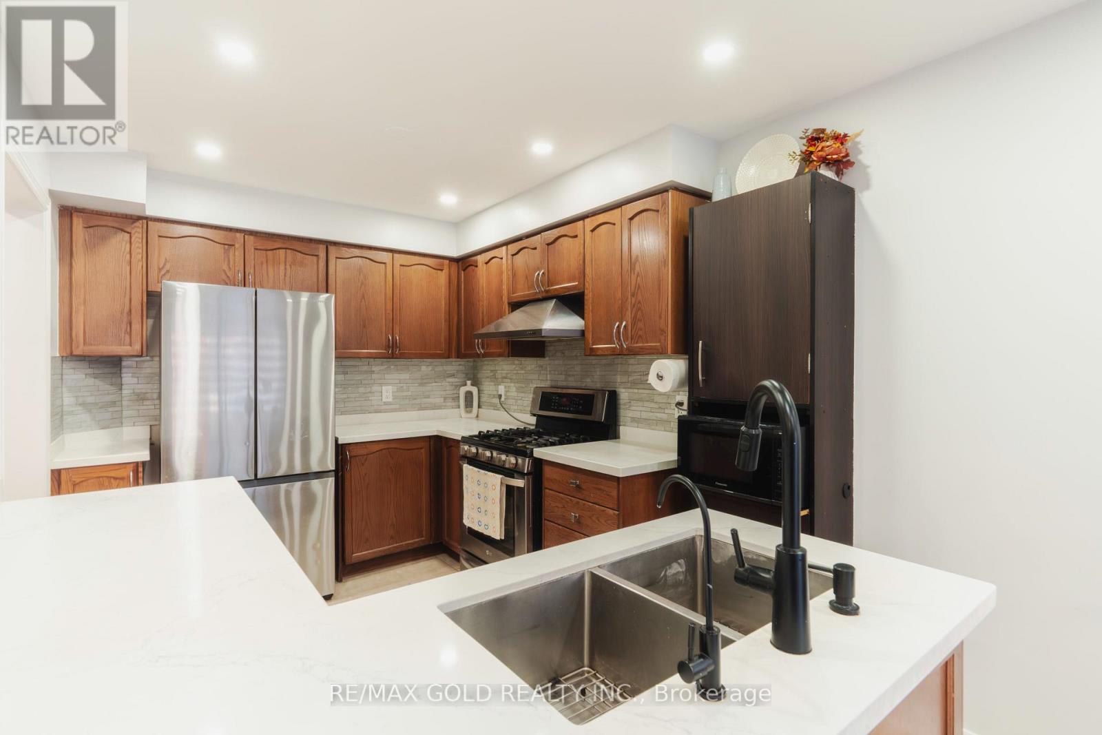 86 Ocean Ridge Drive, Brampton, Ontario  L6R 3L5 - Photo 12 - W12760292