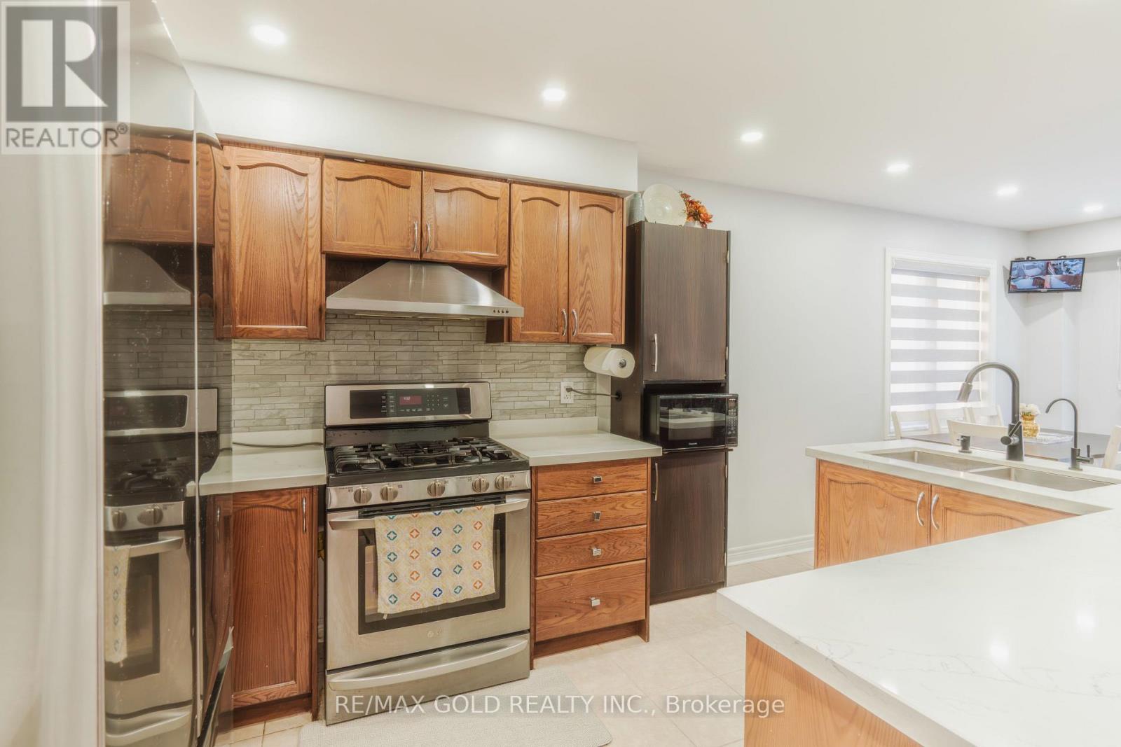 86 Ocean Ridge Drive, Brampton, Ontario  L6R 3L5 - Photo 14 - W12760292