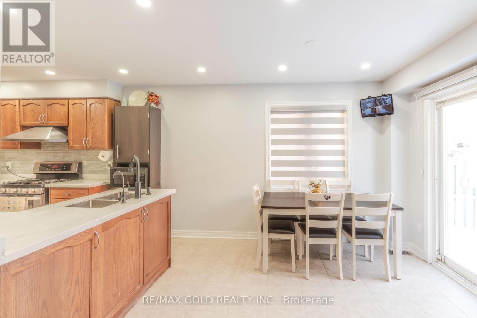 86 Ocean Ridge Drive, Brampton, Ontario  L6R 3L5 - Photo 15 - W12760292