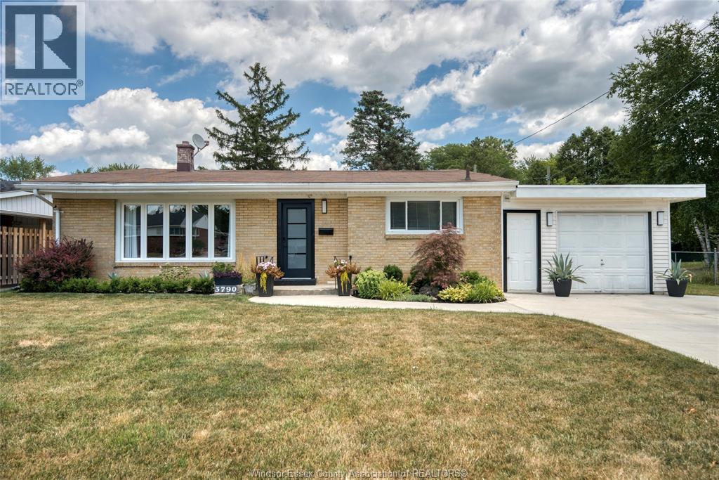 3790 Rockwell, Windsor, Ontario  N9E 2B2 - Photo 1 - 26002771