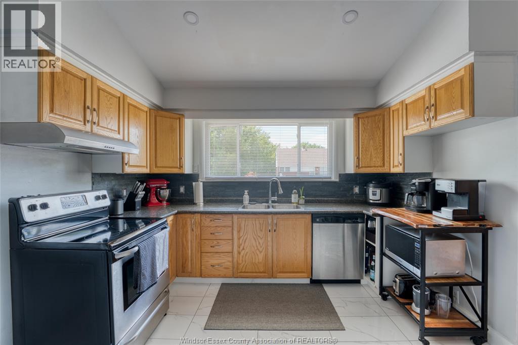3790 Rockwell, Windsor, Ontario  N9E 2B2 - Photo 4 - 26002771