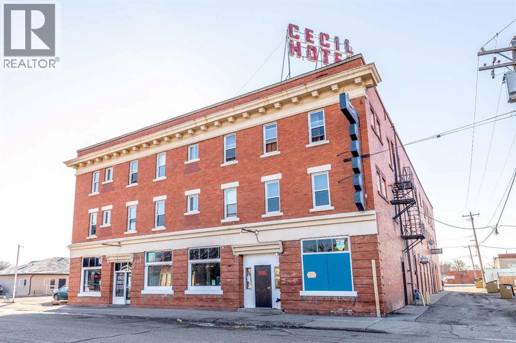 733 4 Street Se, Medicine Hat, Alberta  T1A 0L3 - Photo 1 - A2250124