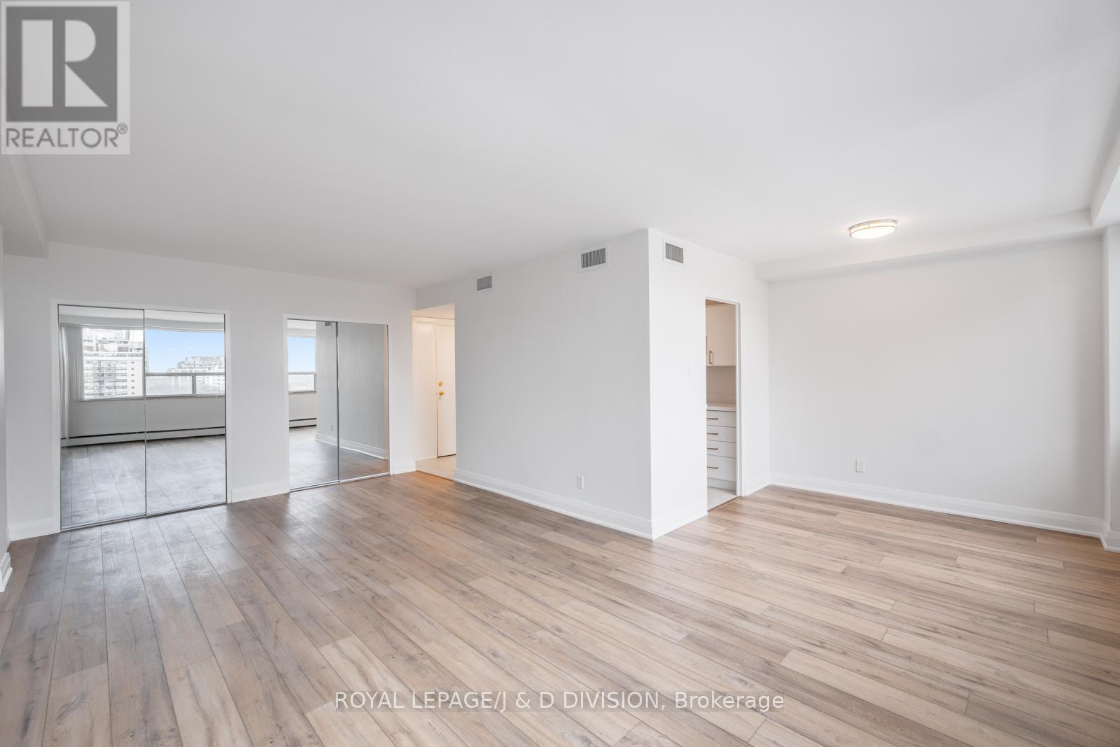 1002 - 484 AVENUE ROAD, Toronto, Ontario