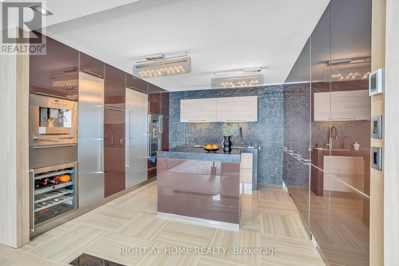 #2019 - 33 Harbour Square, Toronto (Waterfront Communities), Ontario  M5J 2G2 - Photo 13 - C12767028