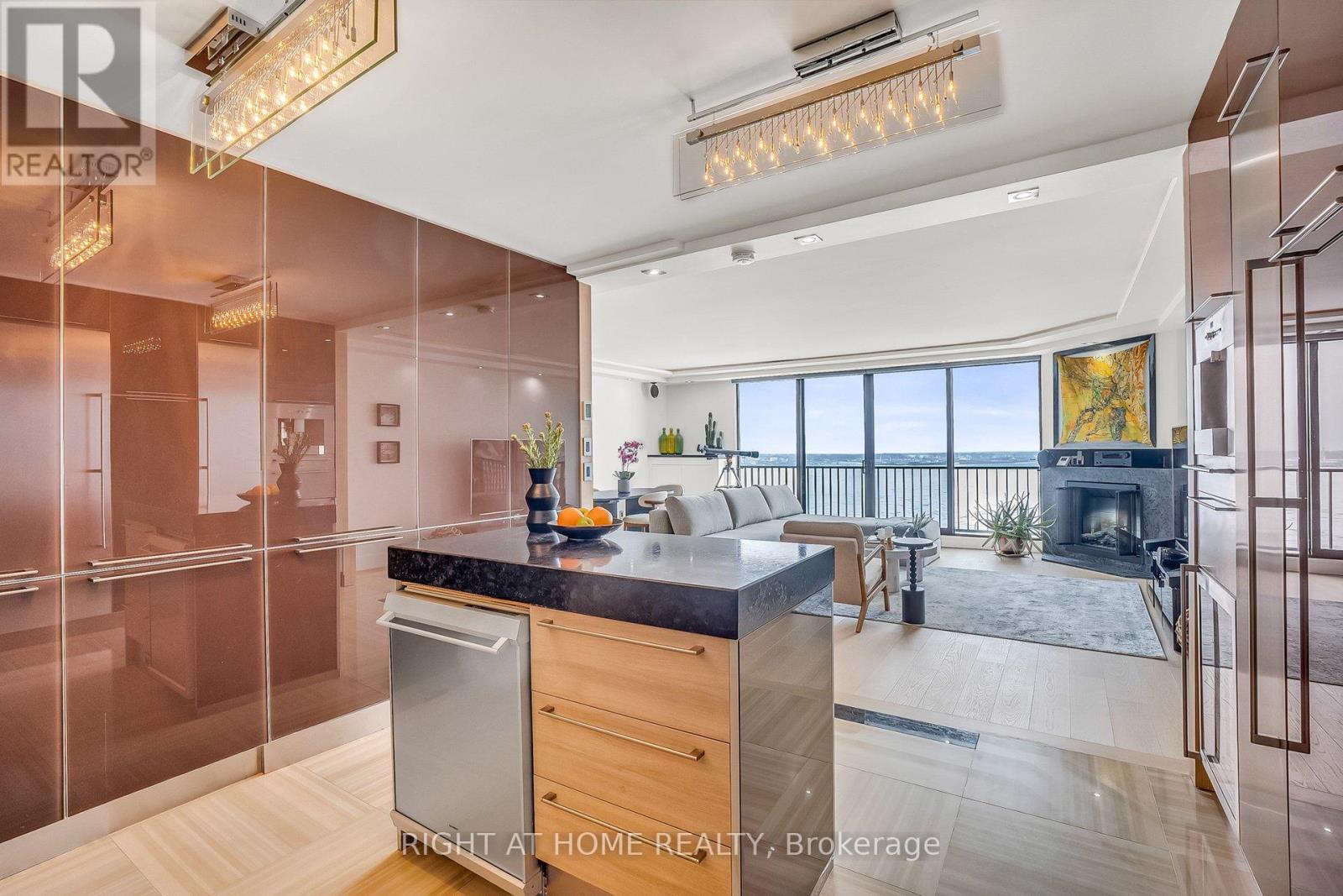 #2019 - 33 Harbour Square, Toronto (Waterfront Communities), Ontario  M5J 2G2 - Photo 15 - C12767028