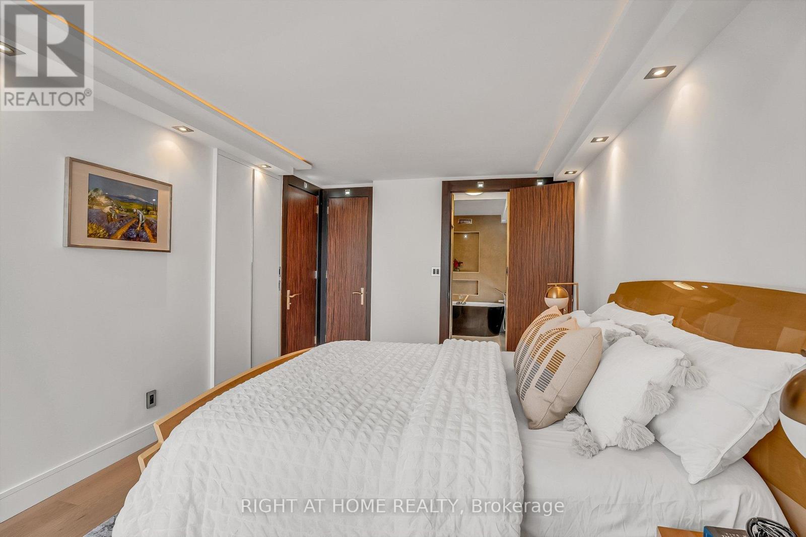 #2019 - 33 Harbour Square, Toronto (Waterfront Communities), Ontario  M5J 2G2 - Photo 19 - C12767028