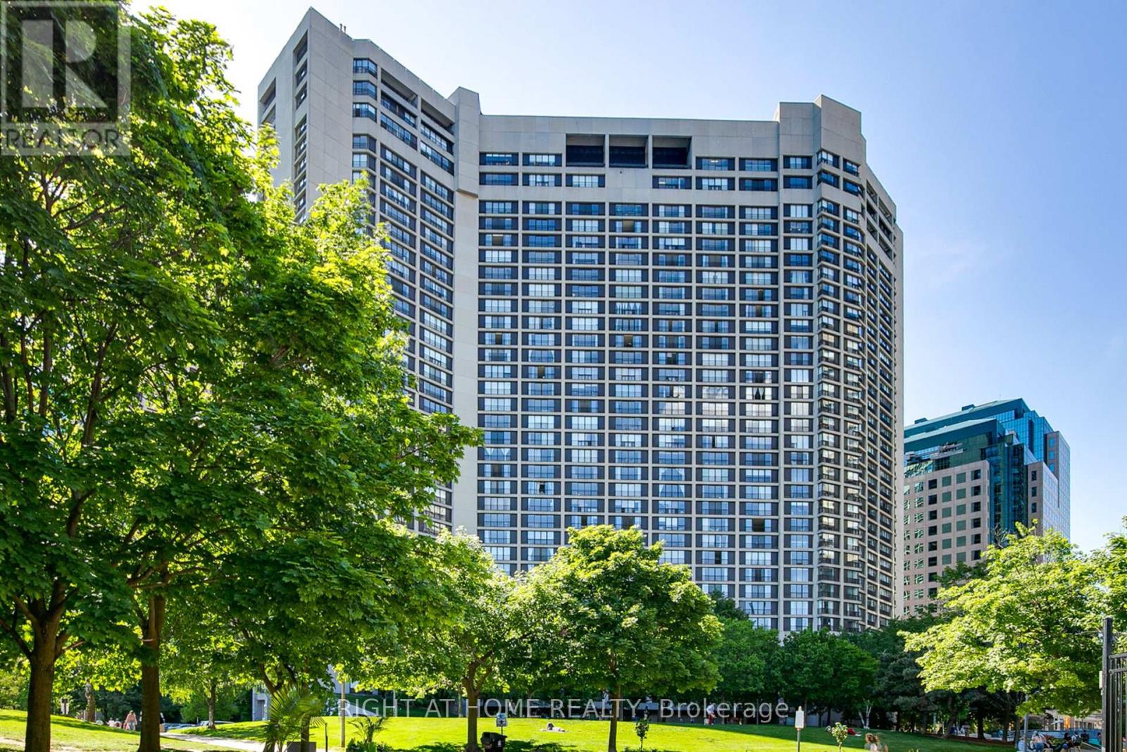 #2019 - 33 Harbour Square, Toronto (Waterfront Communities), Ontario  M5J 2G2 - Photo 2 - C12767028